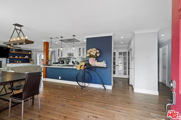 Dining room, Interior, Kitchen, Pendant Lights, Recessed Lighting, Stainless Steel Appliances, Wood Texture Flooring