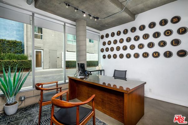 Home Office, Interior