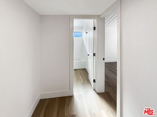 Interior, Pendant Lights, Wood Texture Flooring
