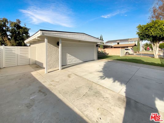 Detached Garage, Exterior