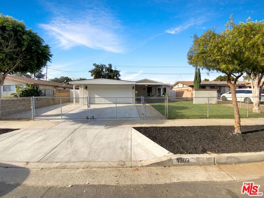Detached Garage, Exterior, Tennis Courts