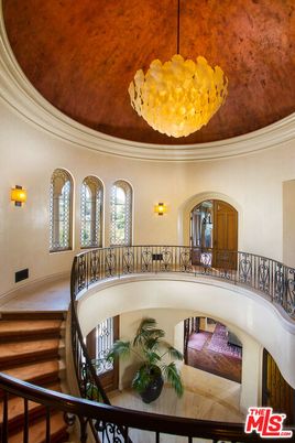 Chandelier, Interior