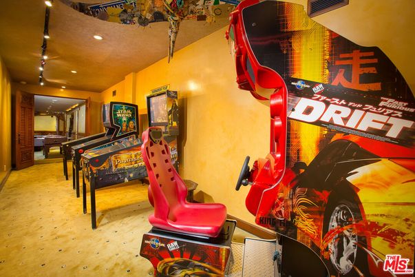 Game Room, Interior, Recessed Lighting
