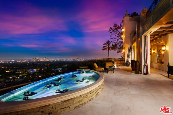 Exterior, Hot Tub