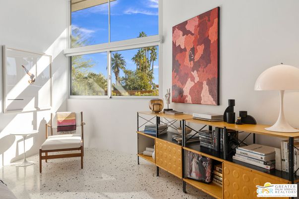 Home Office, Interior