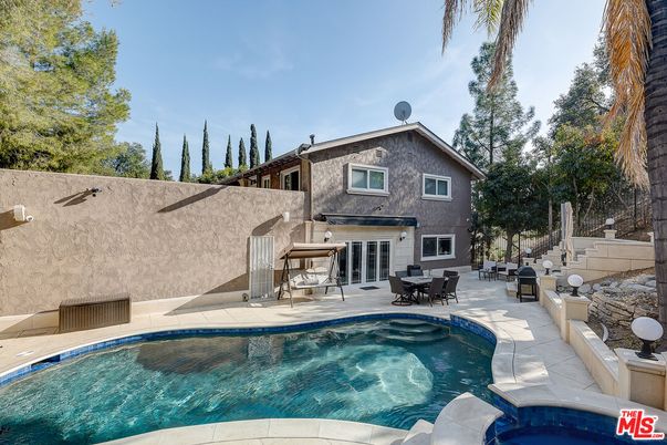 Exterior, Pool