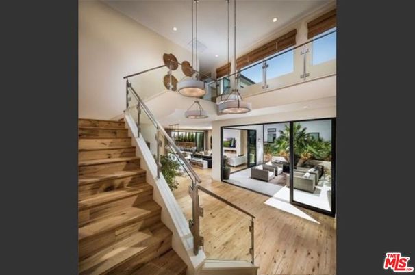 Interior, Living room, Pendant Lights, Recessed Lighting, Wood Texture Flooring