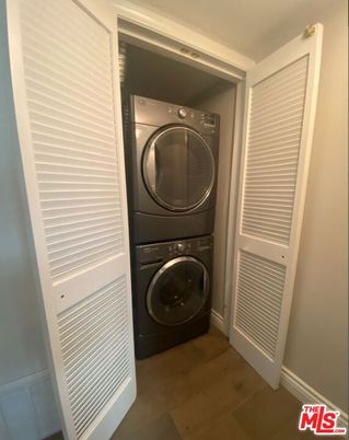 Interior, Utility Closets, Washer, Wood Texture Flooring