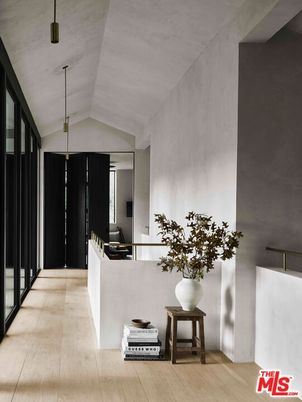 Interior, Pendant Lights, Wood Texture Flooring