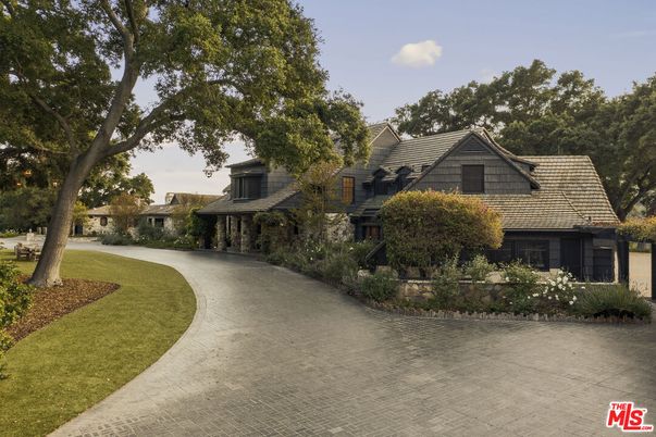 Backyard, Exterior, Facade, French Provincial
