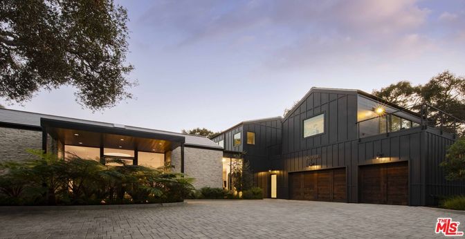 Attached, Exterior, Facade, Modern