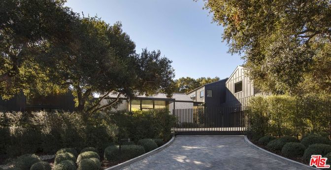 Exterior, Facade, None