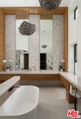 Bathroom, Free Standing Baths, Interior, Pendant Lights