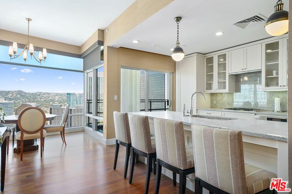 Chandelier, Dining room, Interior, Kitchen, Pendant Lights, Recessed Lighting, Wood Texture Flooring