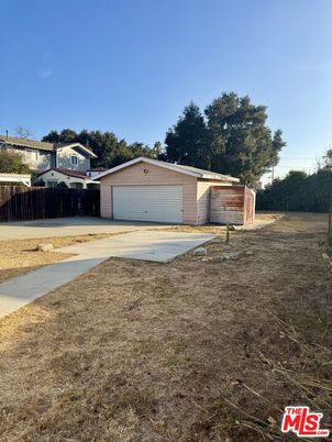 Backyard, Detached Garage, Exterior