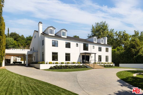 Backyard, Exterior, Facade, French Provincial