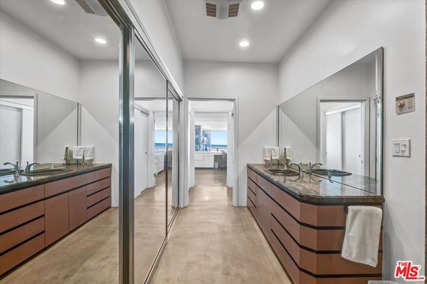 Bathroom, Interior, Recessed Lighting