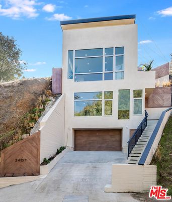Attached, Exterior, Facade, Modern