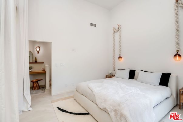 Bedroom, Interior, Pendant Lights