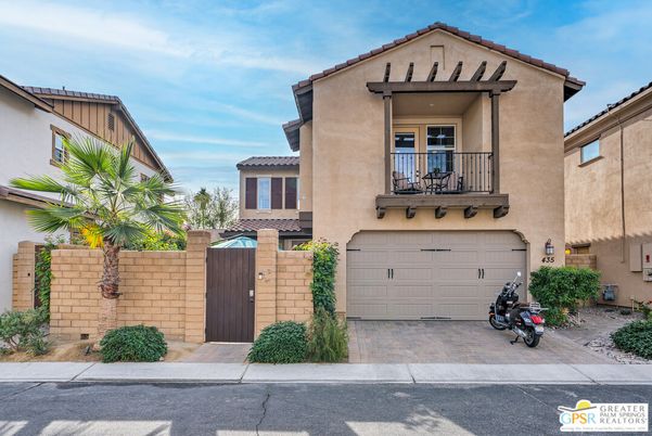 Attached, Exterior, Facade, Mediterranean