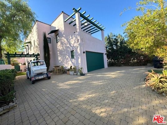 Detached Garage, Exterior