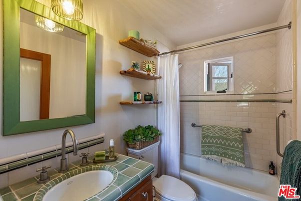 Bathroom, Interior, Tile Countertops