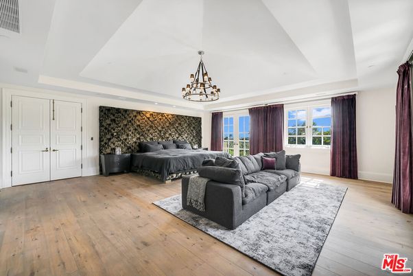 Bedroom, Interior, Living room, Pendant Lights, Recessed Lighting, Wood Texture Flooring