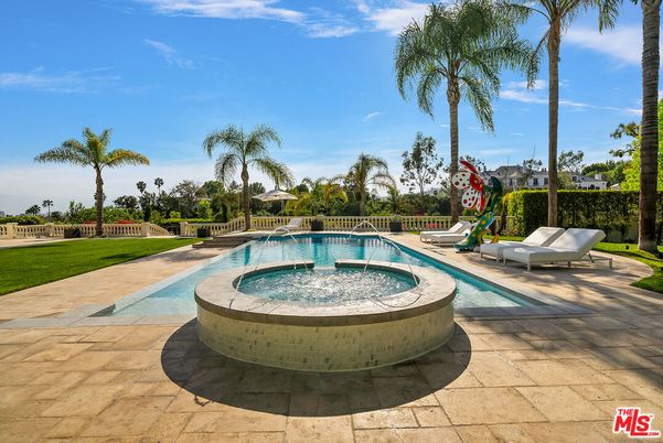 Exterior, Playground, Pool