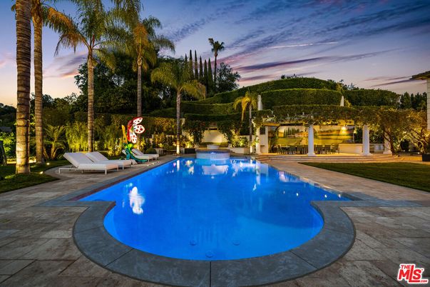 Exterior, Pool
