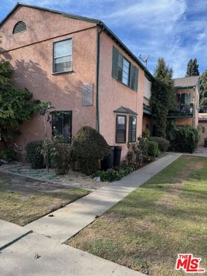 Backyard, Exterior, Facade, Brick Facade, Rowhouse