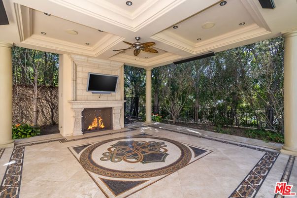 Fireplace, Interior, Recessed Lighting