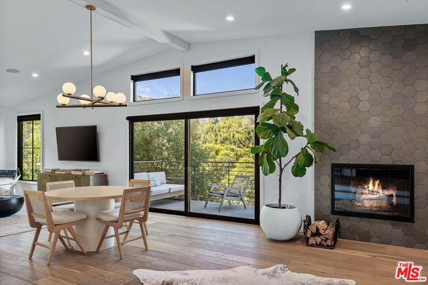Dining room, Fireplace, Interior, Recessed Lighting, Wood Texture Flooring