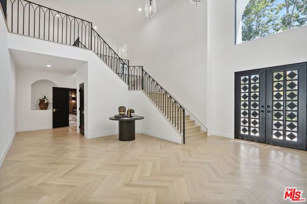 Interior, Pendant Lights, Recessed Lighting, Wood Texture Flooring