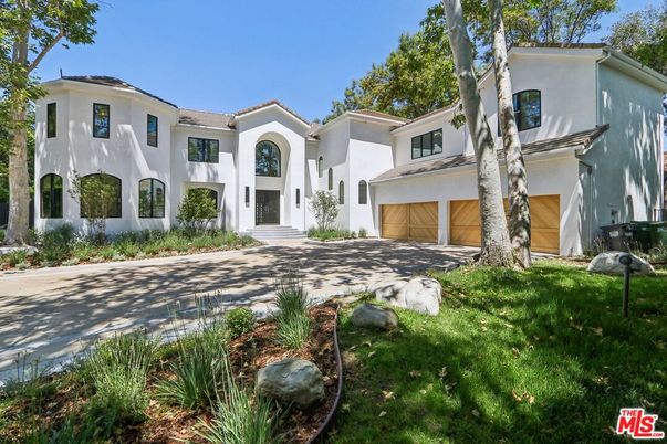 Attached, Exterior, Facade, Spanish Mediterranean