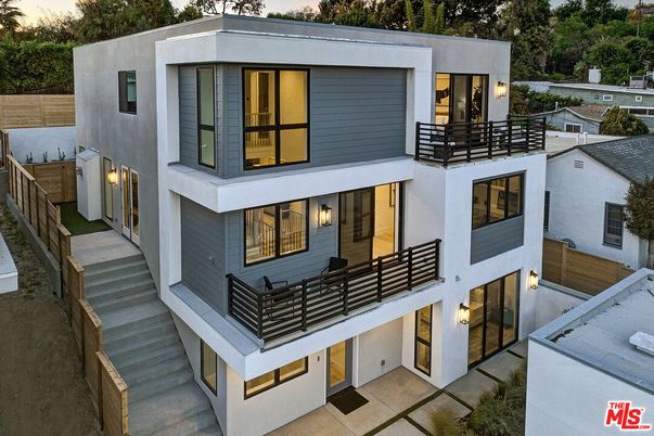 Exterior, Facade, Modern