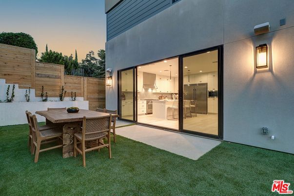 Backyard, Exterior, Kitchen