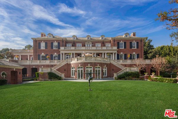 Backyard, Exterior, Facade, Brick Facade, Rowhouse