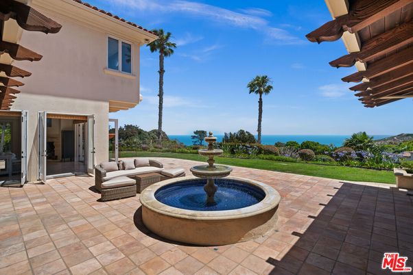 Exterior, Pool, Water
