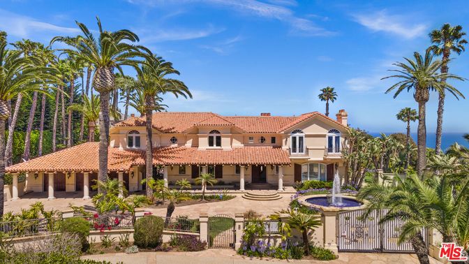 Backyard, Exterior, Facade, Water, Mediterranean