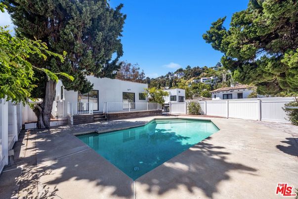 Exterior, Pool
