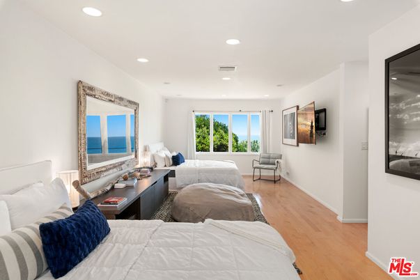 Bedroom, Interior, Recessed Lighting, Water, Wood Texture Flooring