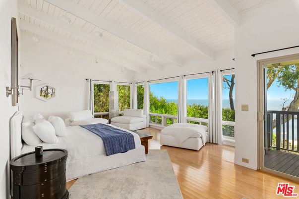 Bedroom, Interior, Water, Wood Texture Flooring