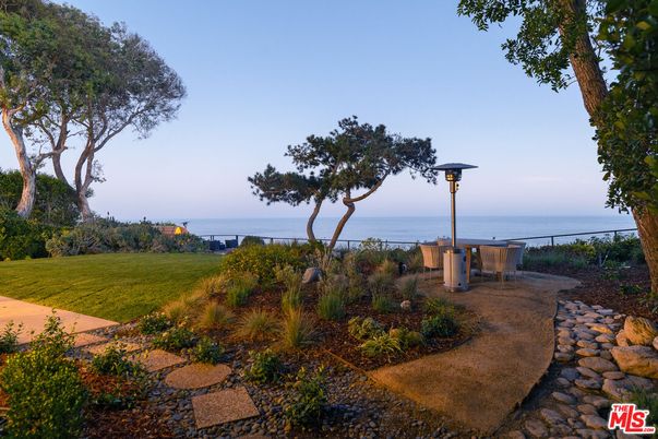Exterior, Lake