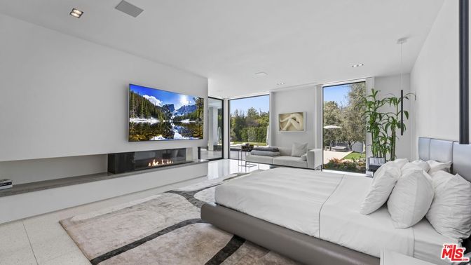 Bedroom, Fireplace, Interior, Pendant Lights, Recessed Lighting