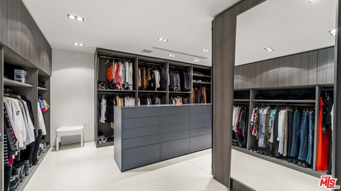 Interior, Recessed Lighting, Walk-in Closets