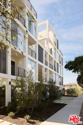 Exterior, Facade, Condo Building