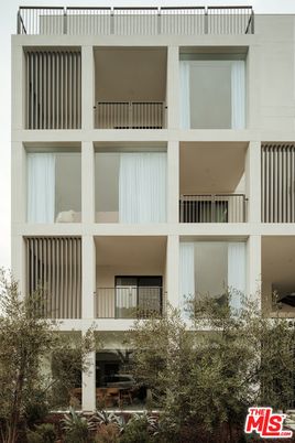 Exterior, Facade, Rowhouse