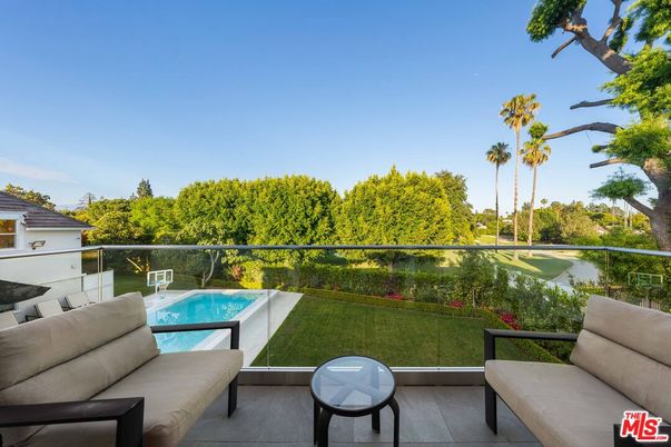 Exterior, Pool, Water