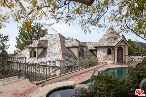 Exterior, Facade, Pool, French Provincial