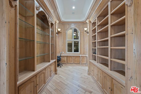 Interior, Recessed Lighting, Wood Texture Flooring, Wooden Walls